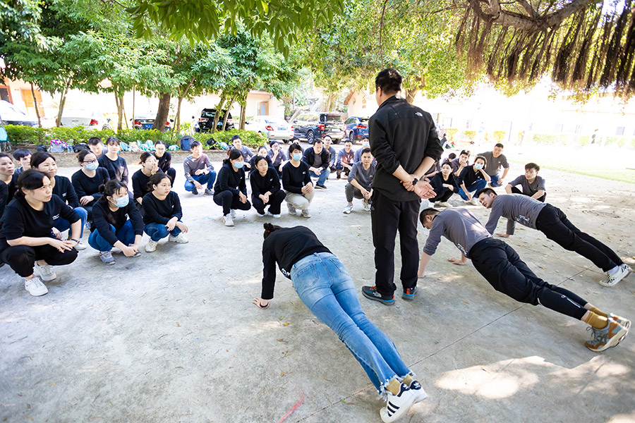 團(tuán)建活動-穿越黑洞 (2).jpg